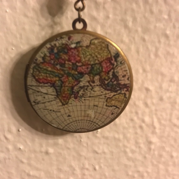 Map locket - Picture 1 of 2